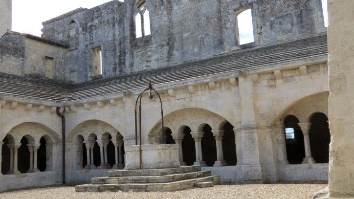 Location Sausset visite de l'abbaye de Montmajour