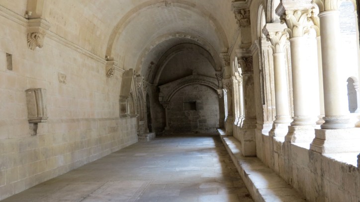 Location Sausset visite de l'abbaye de Montmajour